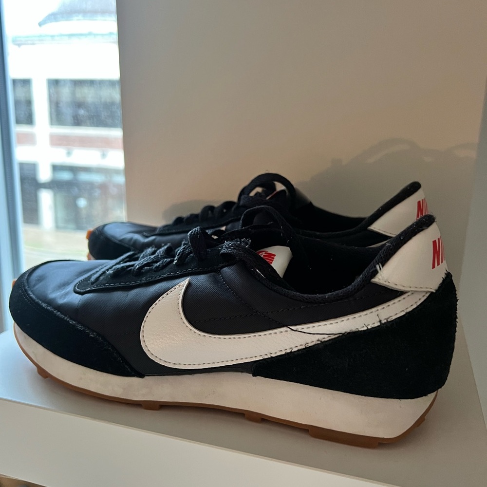 Nike Women's Black and White Sneakers